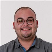 Experienced ESOL tutor with CELTA & MA TESOL, offering engaging online and in-person English lessons for adults and professionals